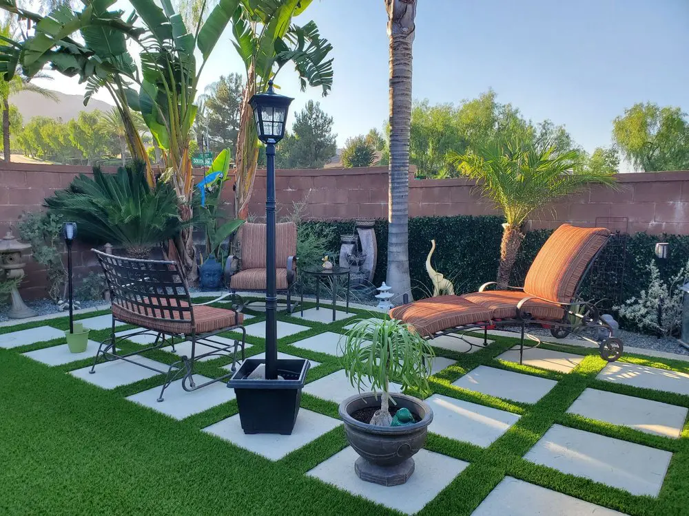 2025 Backyard Trends: Low-Maintenance Designs with Artificial Grass and Pavers